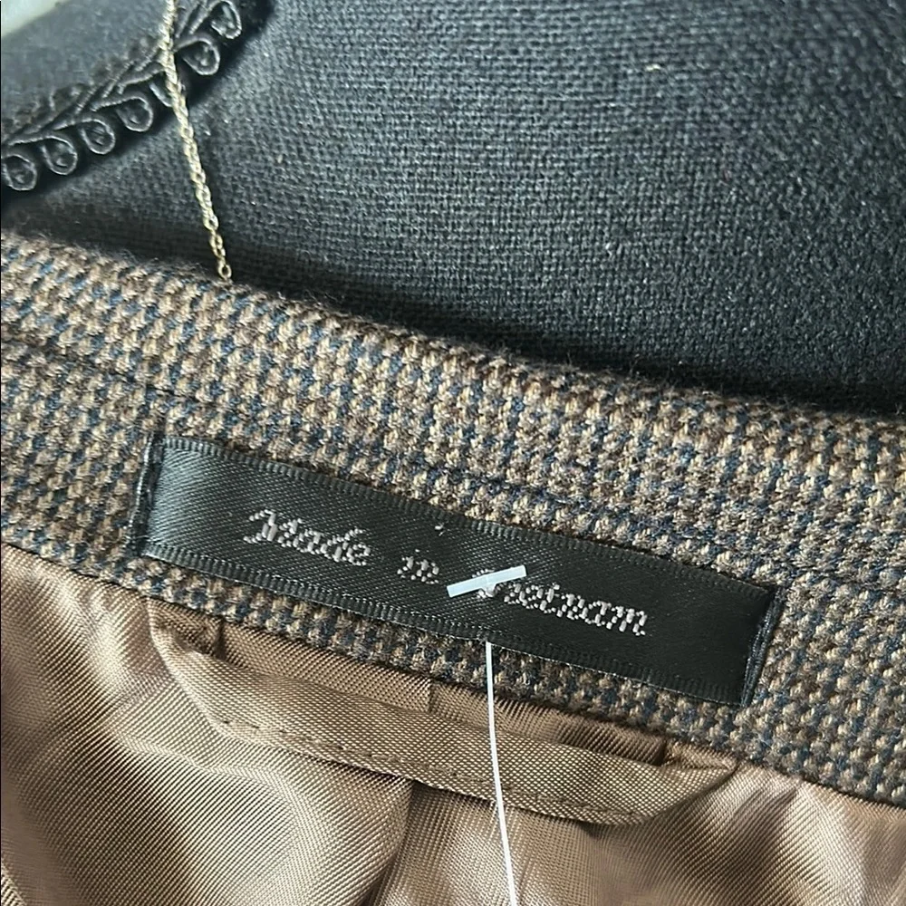 Brown Sport Coat with Notch Lapel and Classic Design